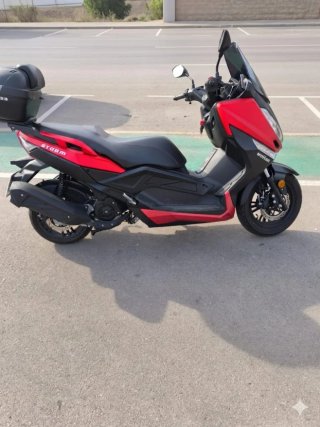 Maxi Scooter Wottan Storm 125 EFI Roja