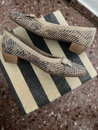 Zapatos Pitillos Beige y Multicolor Talla 38
