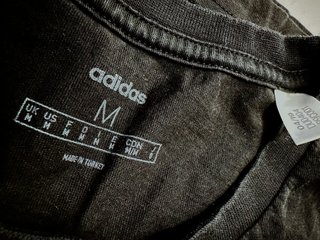 T-shirt Adidas nera taglia M