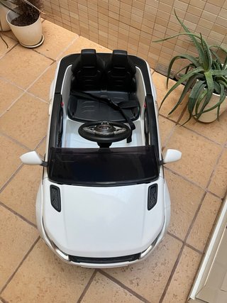 Coche eléctrico infantil