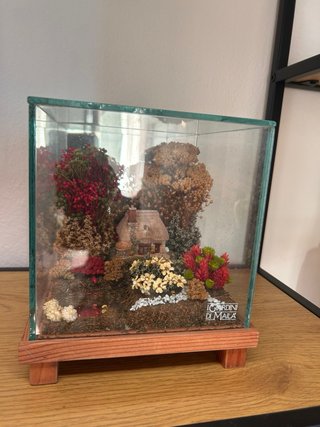 Techetta decorativa con casetta e fiori