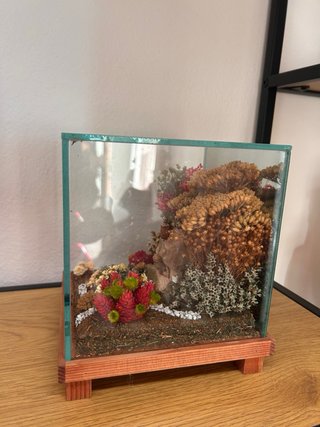 Techetta decorativa con casetta e fiori