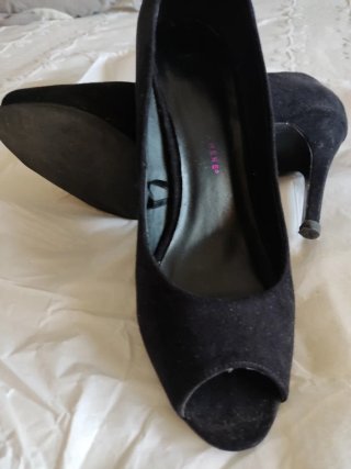 Zapatos de ante negro para fiesta - Peep Toe