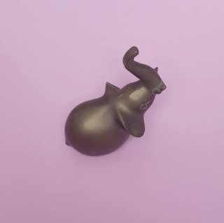 Figura de elefante de bronce