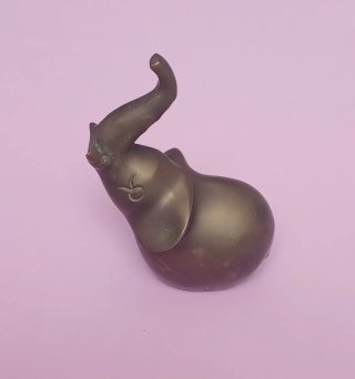 Figura de elefante de bronce