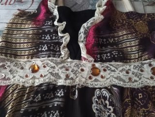 Top tirantes estampado adornos. Muy fino