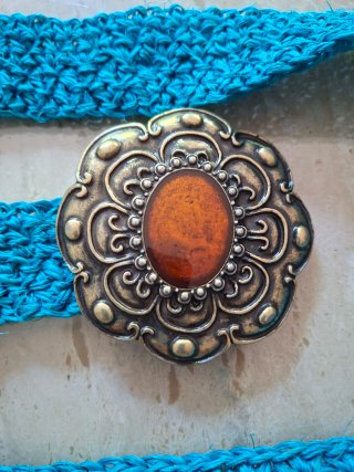 Bolso, cinturón y pendientes de crochet