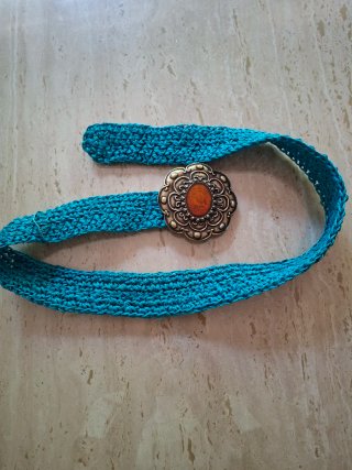 Bolso, cinturón y pendientes de crochet