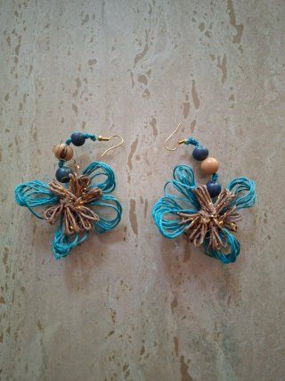 Bolso, cinturón y pendientes de crochet