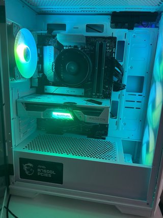 PC Gaming 9060xt16gb monitor,teclado,etc