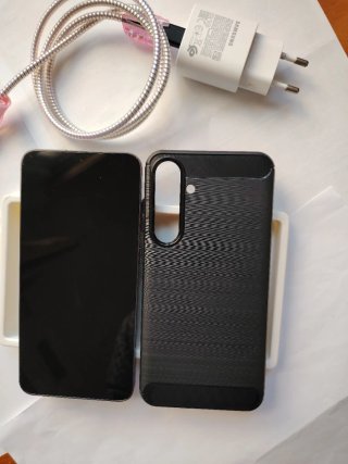Samsung Galaxy S24+ 256GB 12GB RAM esta como nueva