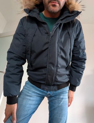 Chaqueta bomber de invierno con capucha y pelo