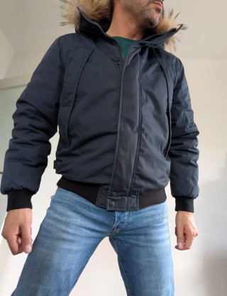 Chaqueta bomber de invierno con capucha y pelo