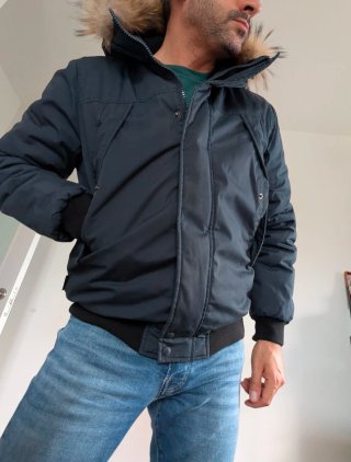 Chaqueta bomber de invierno con capucha y pelo