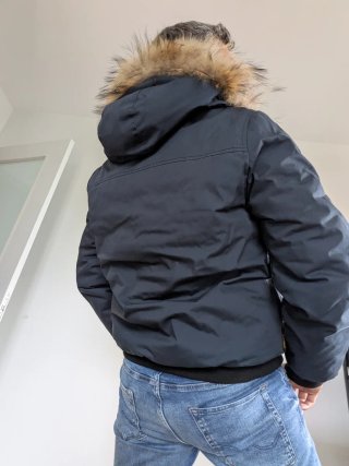 Chaqueta bomber de invierno con capucha y pelo
