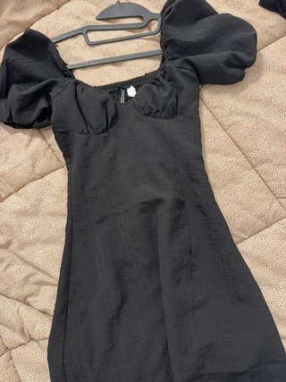 Abito donna nero H&amp;M Divided con maniche a sbuffo taglia XXS