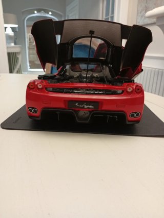 Maqueta Ferrari Enzo 1/10 Planeta DeAgostini