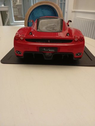 Maqueta Ferrari Enzo 1/10 Planeta DeAgostini