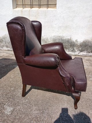 2 Sillones orejeros Ingleses Antigüos