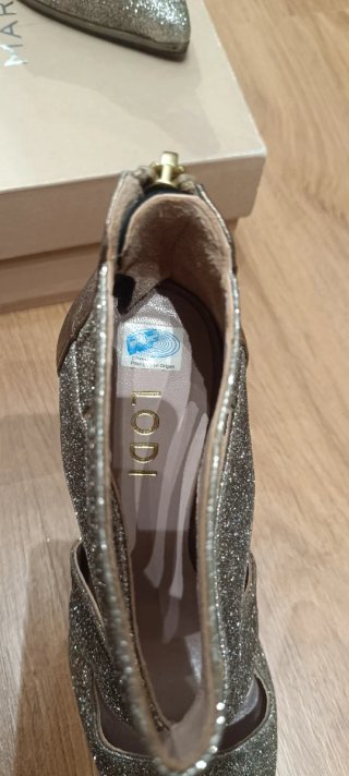 Tacones LODI Dorados Brillantes