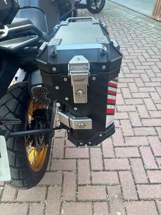Voge 525 DSX Negra y Dorada
