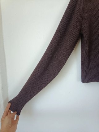 Jersey marrón de punto cuello pico aesthetic