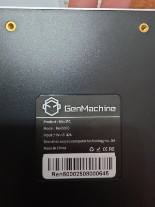 Mini PC GenMachine Blanco y Dorado