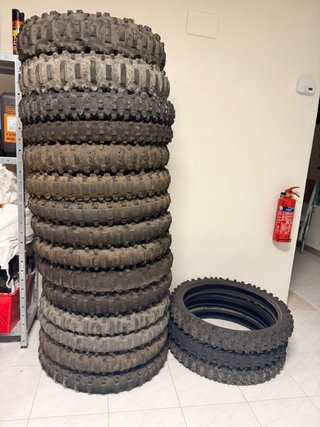 Lote en Remate de Neumáticos Enduro/Motocross