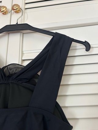 Bañador negro con flor