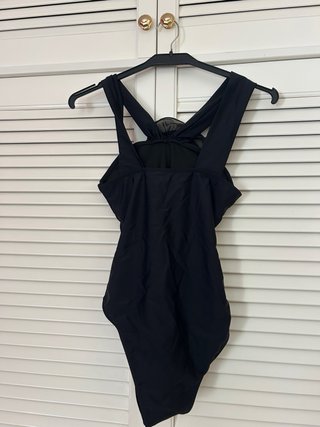 Bañador negro con flor