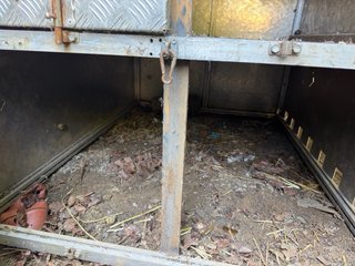 Cajón para perros metálico