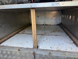 Cajón para perros metálico