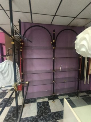 Estantería de cristal y metal negra