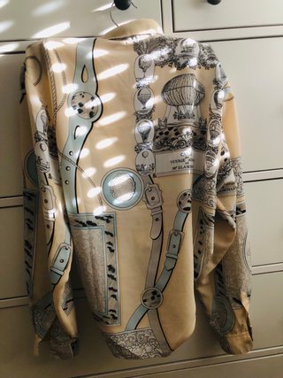 Blusa estampada beige y multicolor Talla L