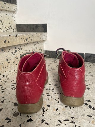 Botines de piel rojos