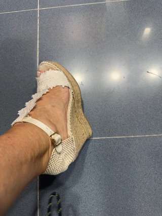 Cuñas de cáñamo con encaje blanco