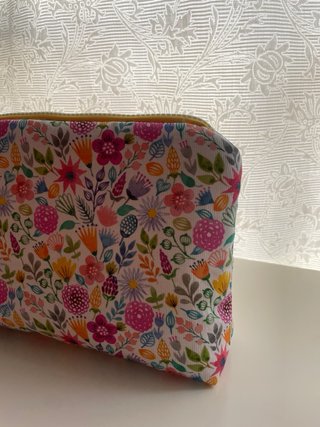 Neceser estampado floral