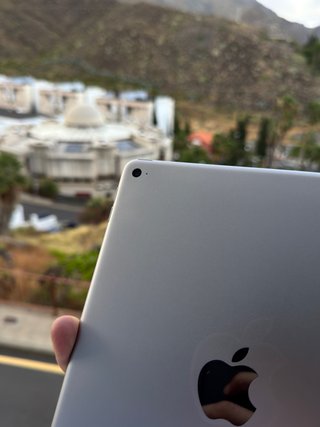 iPad Air 2 + Teclado Logitech Plata