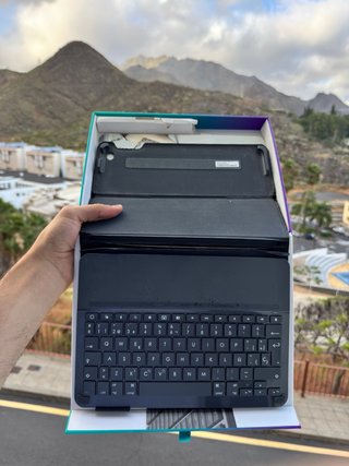 iPad Air 2 + Teclado Logitech Plata