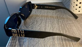 Gafas de sol Miu Miu  olor negro Precio negociable