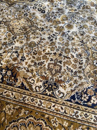 Alfombra persa beige y marrón