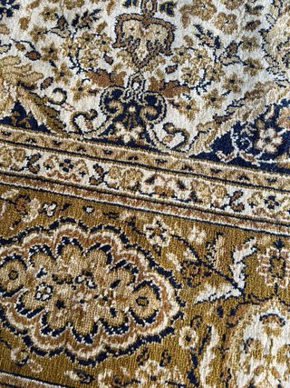 Alfombra persa beige y marrón