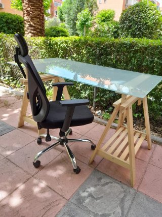 Mesa escritorio Ikea madera y cristal