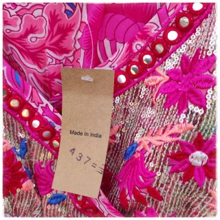 Vestido largo rosa con detalles dorados
