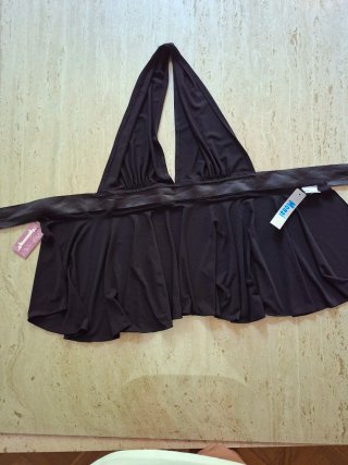 Top halter negro con lazada