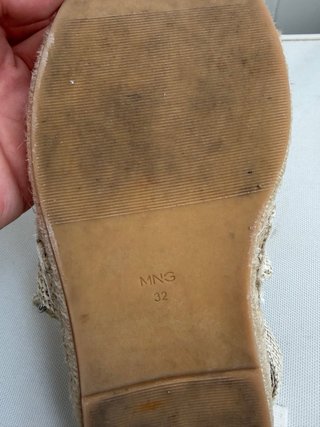 Sandalias de niña de esparto