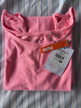 Conjunto coral camiseta tirantes y mallas