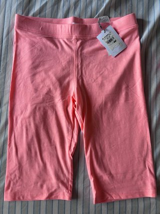 Conjunto coral camiseta tirantes y mallas