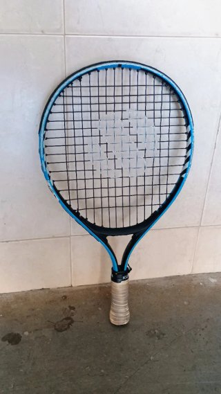 Raqueta de tenis azul