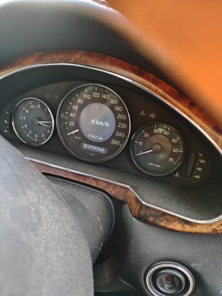 MERCEDES CLS 500 V8 AUTOMÁTICO – ELEGANCIA